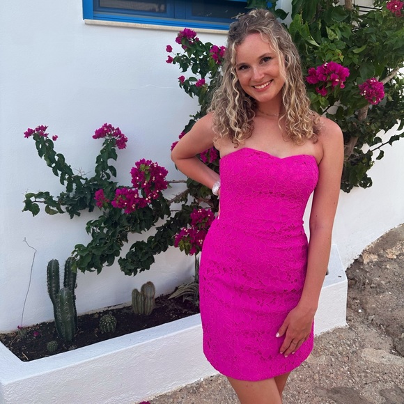 Meet your Posher, Emily - Picture 1 of 1